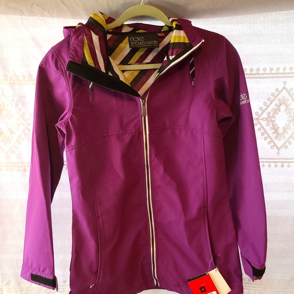 Womens XS TP Ride Snowboard Jacket  Purple